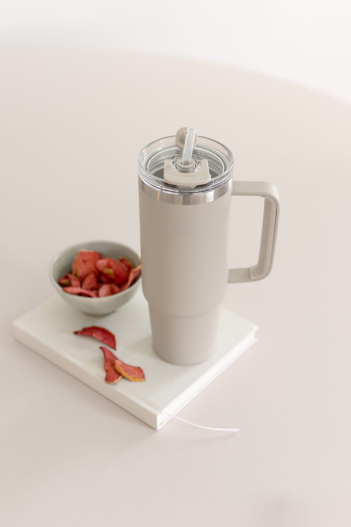 AYA&IDA - Termokop med sugerør 885 ml - Cream Beige