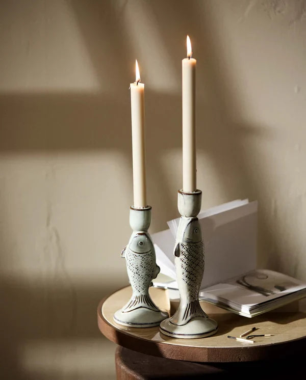 Lysestage i firskeform, lys beige fra Nordal
