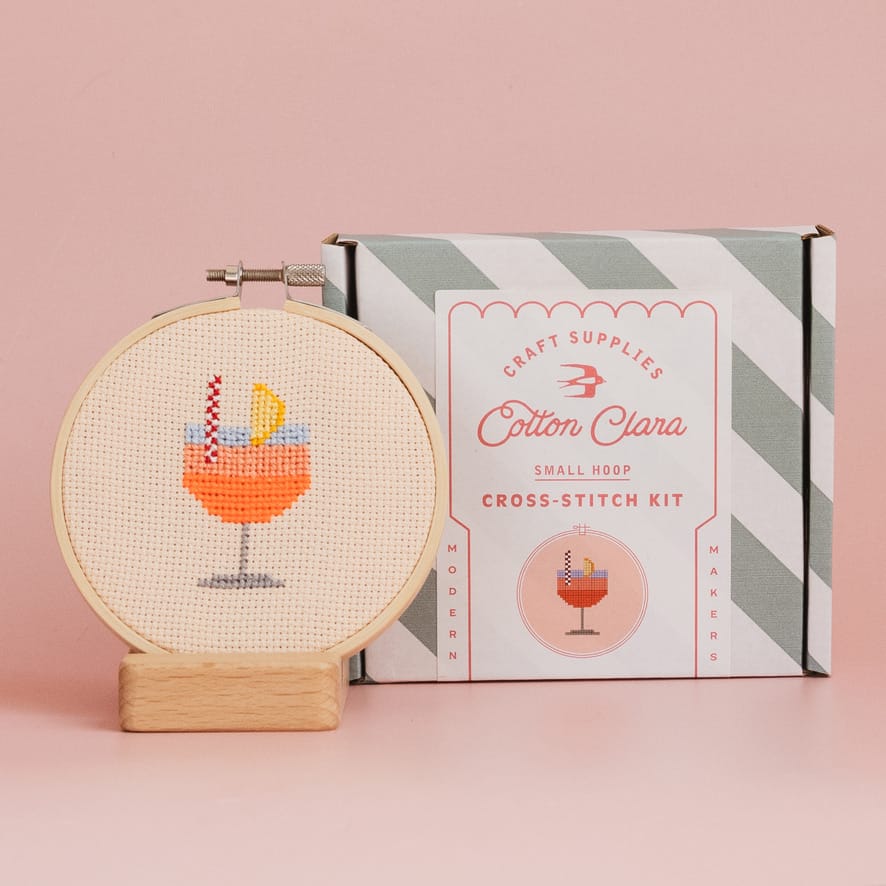 Cotton Clara Aperol Cocktail DIY korsstingskit med broderiring og plastfri æske