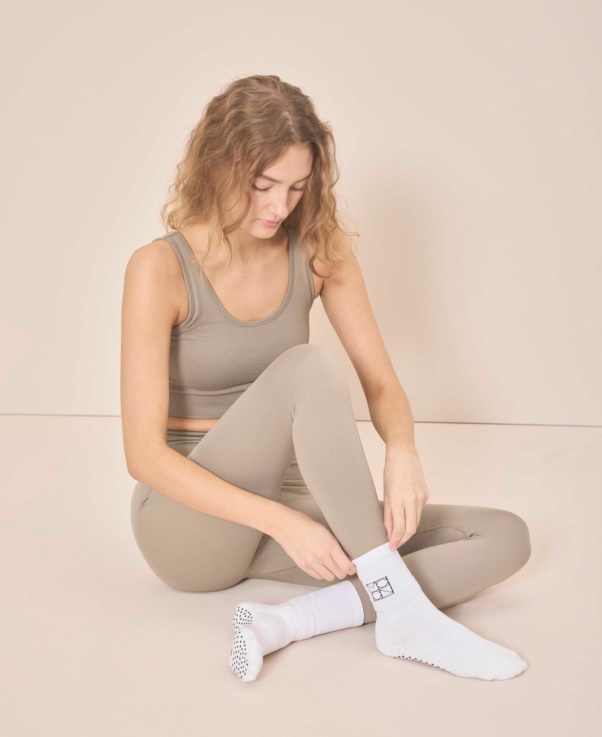 Brune Grip sokker til Dans, Yoga Pilates og andre aktive bevægelsesaktiviteter