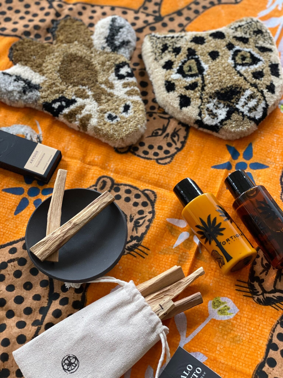 savanne dyreprint leopard giraf og palo santo grene