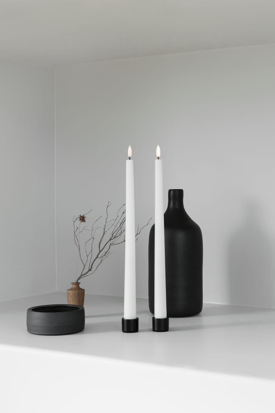 Uyuni LED stagelys i nordisk hvid stearin med naturtro flamme – elegant tilspidset design i 2-pak.