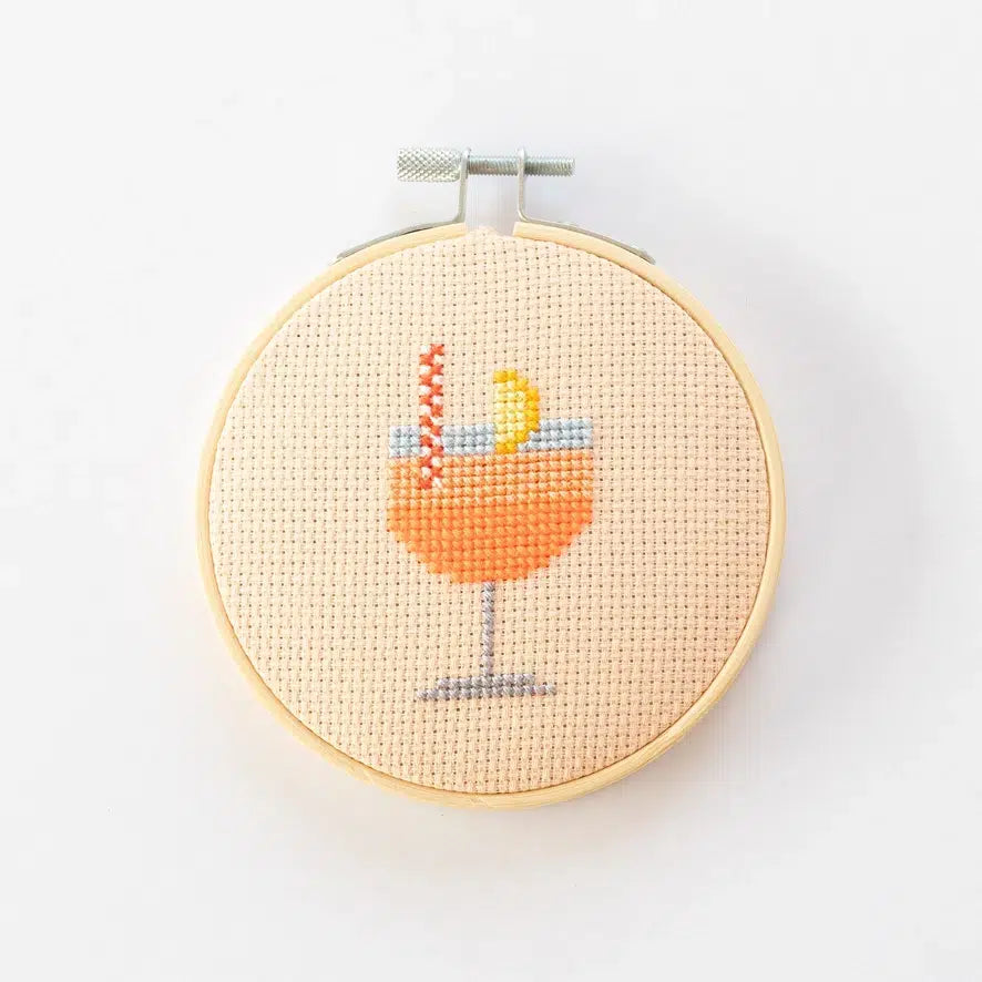Cotton Clara Aperol Cocktail DIY korsstingskit med broderiring og plastfri æske
