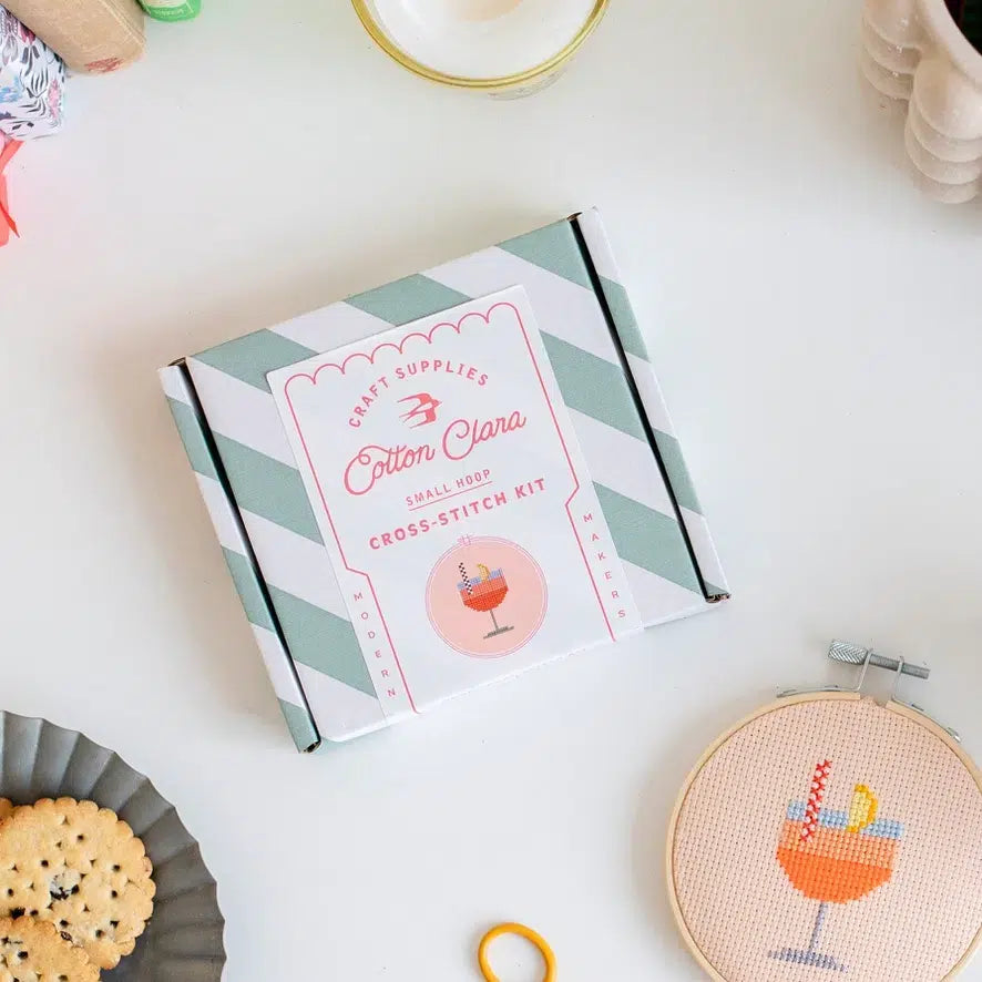 Cotton Clara Aperol Cocktail DIY korsstingskit med broderiring og plastfri æske