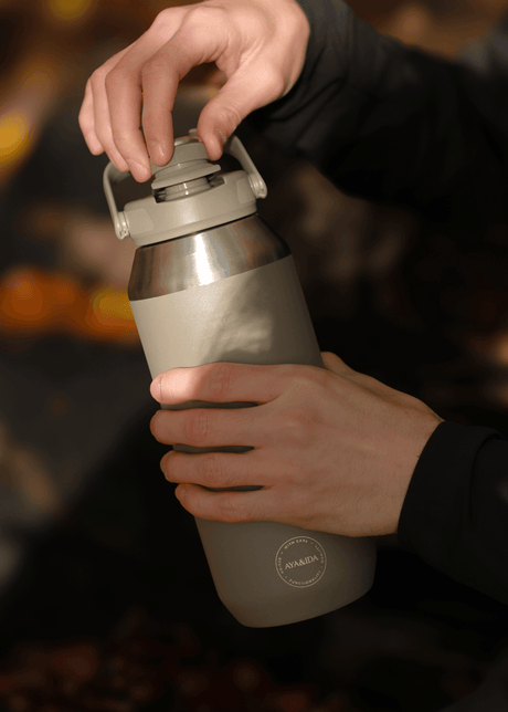 AYA&IDA Sports Bottle 950 ml Driftwood drikkedunk i rustfrit stål