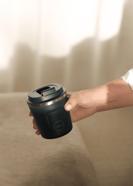 AYA&IDA CUP2GO termokop 500 ml navy blue med låg