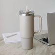 AYA&IDA - Termokop med sugerør 885 ml - Cream Beige