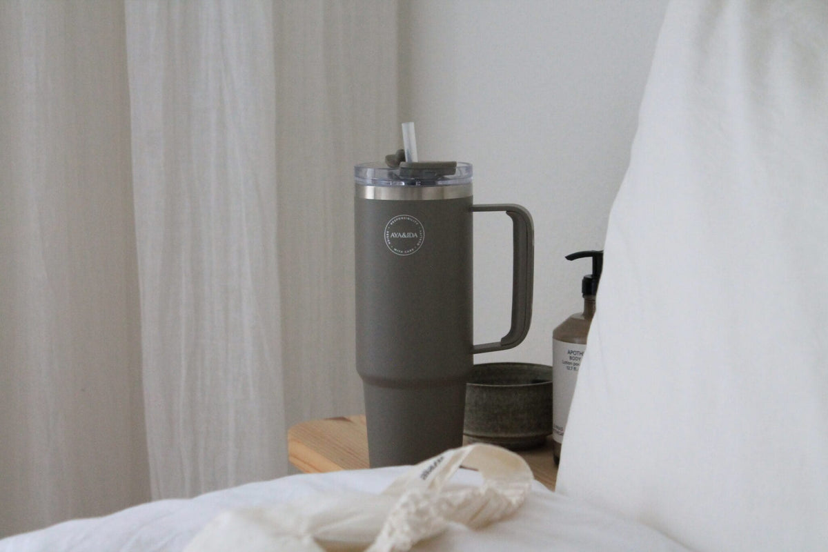AYA&IDA - Termokop med sugerør 885 ml - Driftwood
