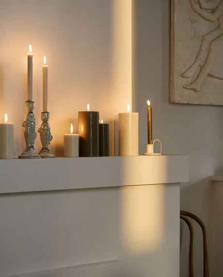 Lysestage i firskeform, lys beige fra Nordal