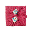 Vendbar furoshiki stofgaveindpakning i GOTS-certificeret økologisk bomuld 75x75 cm med Teal & Cherry design fra FabRap