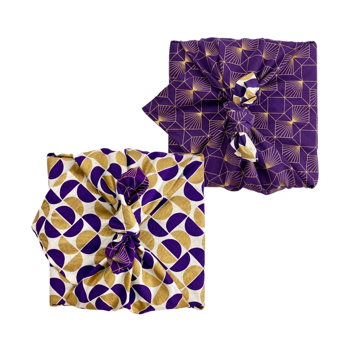 Furoshiki stofgaveindpakning i vendbar GOTS-certificeret økologisk bomuld med Gold Moons og Plum Diamonds design fra FabRap