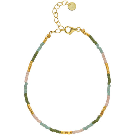 Kira Armbånd i 24k forgyldt genanvendt sterling sølv med Miyuki-glasperler i farven Dusty Green fra Nuni Copenhagen