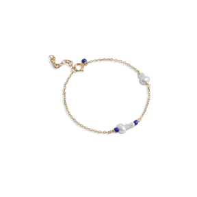 ENAMEL Copenhagen Sofia armbånd i marine farve med forgyldt kæde og små emaljedetaljer