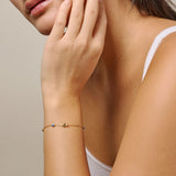 ENAMEL Copenhagen Melia armbånd i cornflower blå med forgyldt kæde
