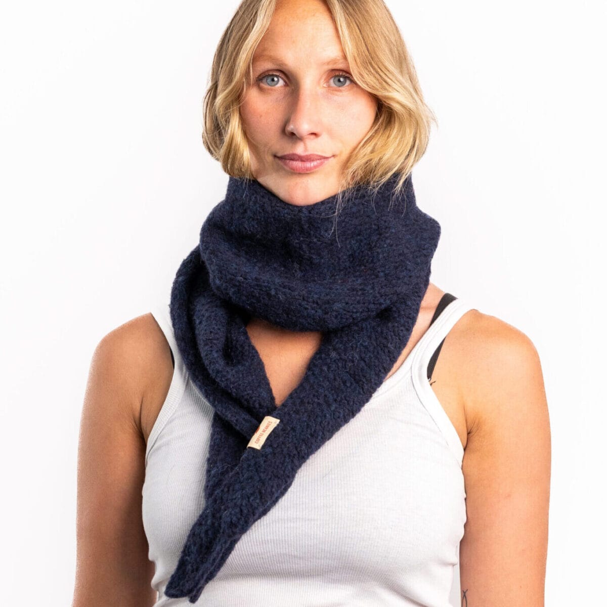 Håndstrikket sjal fra Coffee Beanies i 100 % uld