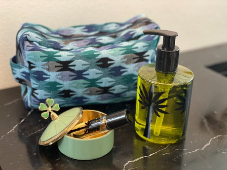 Laya blå toilettaske og Ortigia sæbe og parfume