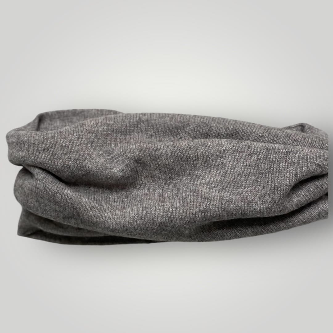 Grå cashmere halsedisse