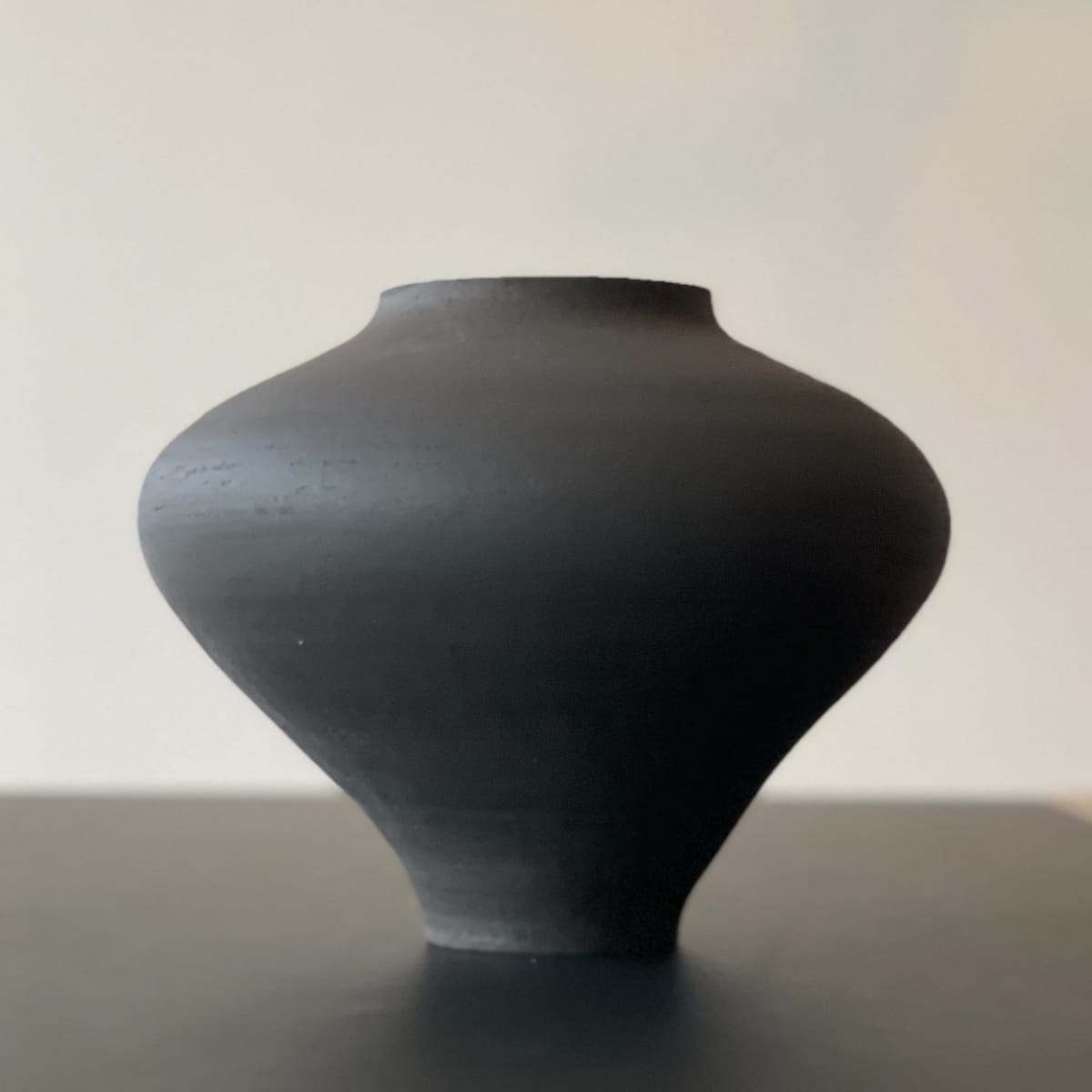 sort keramikvase