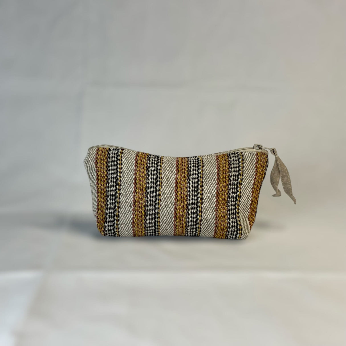 Sandfarvet makeup taske