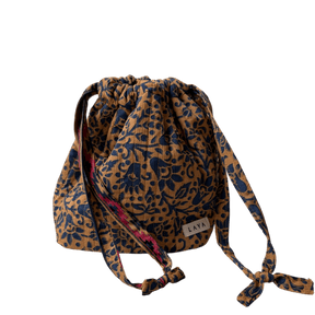 Lille projekttaske fra LAYA upcycled sari i beige og blå
