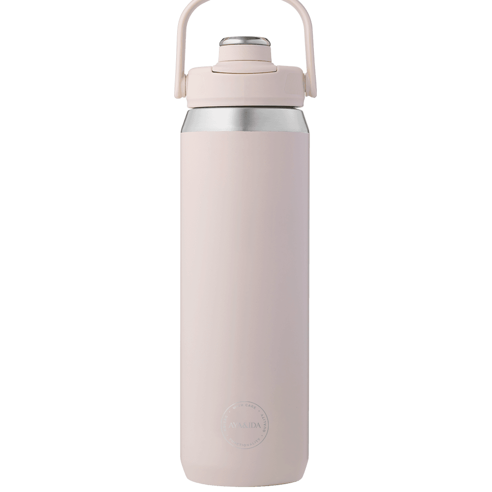 Stilren og holdbar AYA&IDA Sports Bottle 700 ml i rustfrit stål. 100% tæt og perfekt til træning. Køb den hos Himmerli.