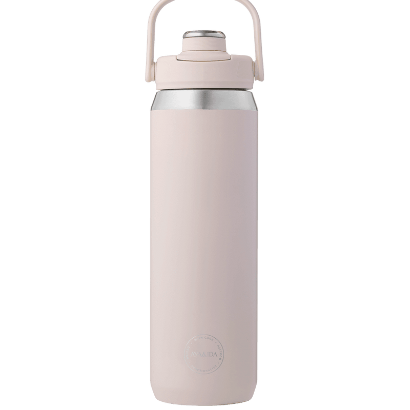 Stilren og holdbar AYA&IDA Sports Bottle 700 ml i rustfrit stål. 100% tæt og perfekt til træning. Køb den hos Himmerli.