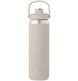 Stilren og holdbar AYA&IDA Sports Bottle 700 ml i rustfrit stål. 100% tæt og perfekt til træning. Køb den hos Himmerli.