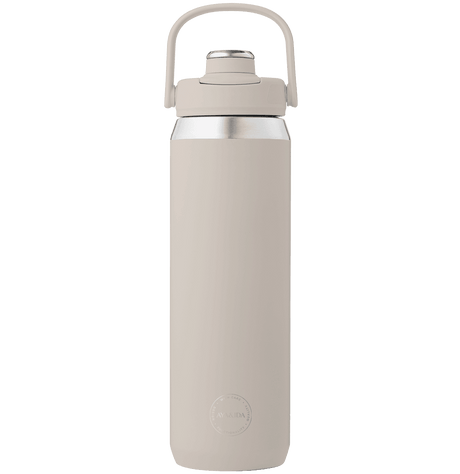 Stilren og holdbar AYA&IDA Sports Bottle 700 ml i rustfrit stål. 100% tæt og perfekt til træning. Køb den hos Himmerli.