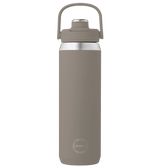 Stilren og holdbar AYA&IDA Sports Bottle 700 ml i rustfrit stål. 100% tæt og perfekt til træning. Køb den hos Himmerli.