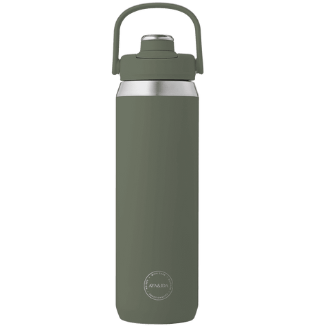 Stilren og holdbar AYA&IDA Sports Bottle 700 ml i rustfrit stål. 100% tæt og perfekt til træning. Køb den hos Himmerli.