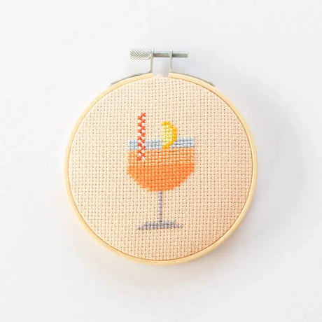 Cotton Clara Aperol Cocktail DIY korsstingskit med broderiring og plastfri æske