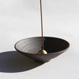 Begrænset udgave hånddrejet Zen røgelsesskål i lilla terracotta med messing dome-holder fra Ume Incense