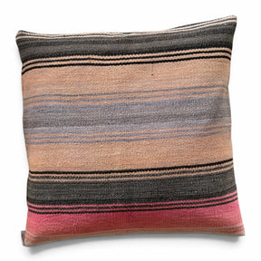 Himmerli stribet pyntepude i vævet tekstil med jordnære nuancer af grå, beige og rosa i et rustikt boheme-design.