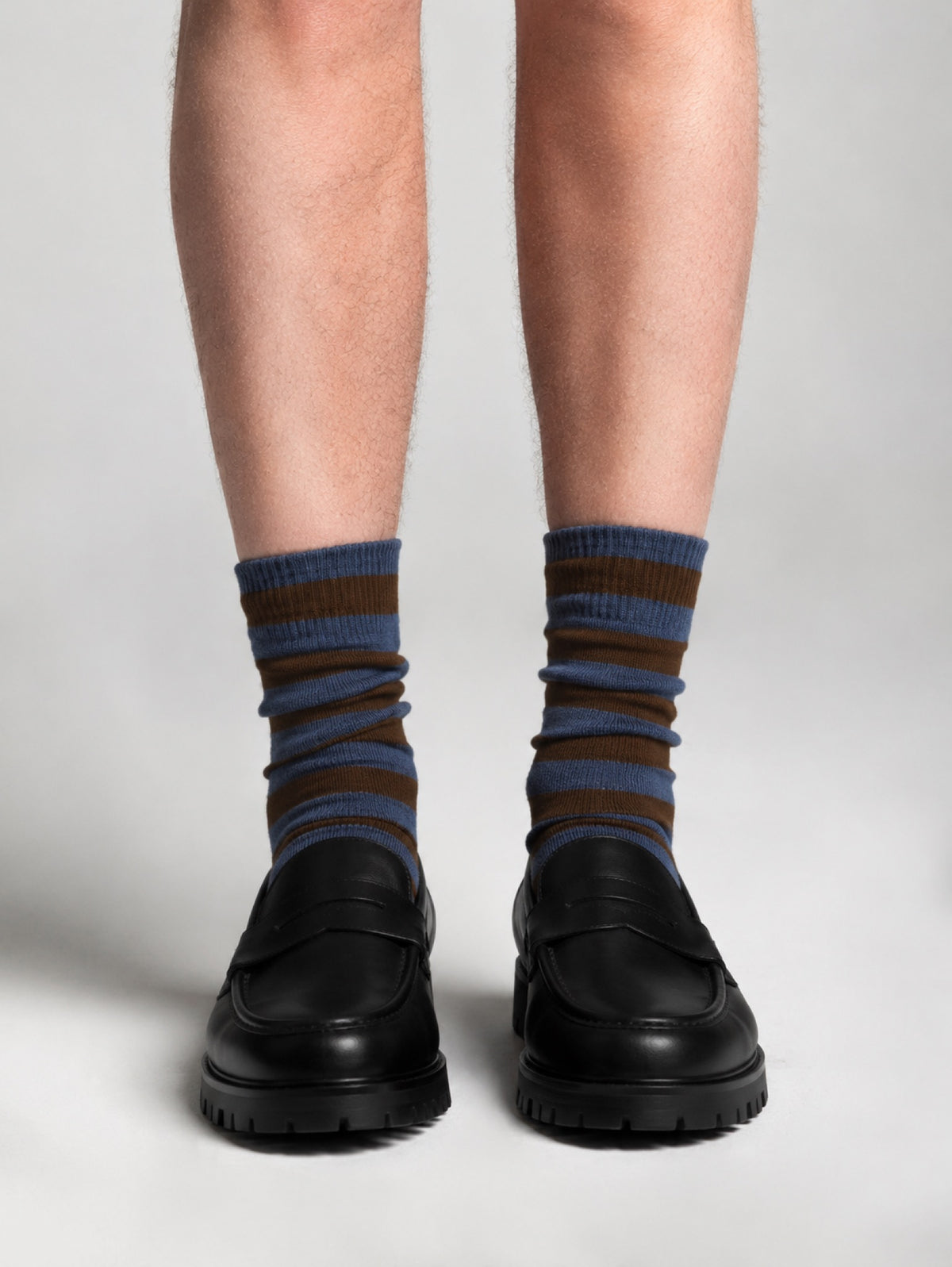 AYDO STUDIO VILNIUS PATH // BROWN & BLUE STRIPE strømper i uld med brede striber i brun og blå