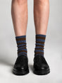 AYDO STUDIO VILNIUS PATH // BROWN & BLUE STRIPE strømper i uld med brede striber i brun og blå